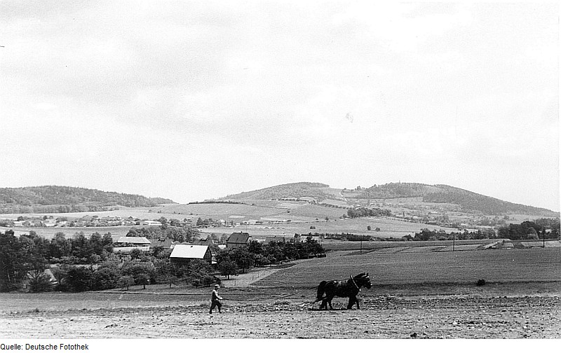 File:Fotothek df rp-c 0060062 Doberschau-Gaußig-Diehmen. Blick vom Windmühlenberg auf den Picho.jpg