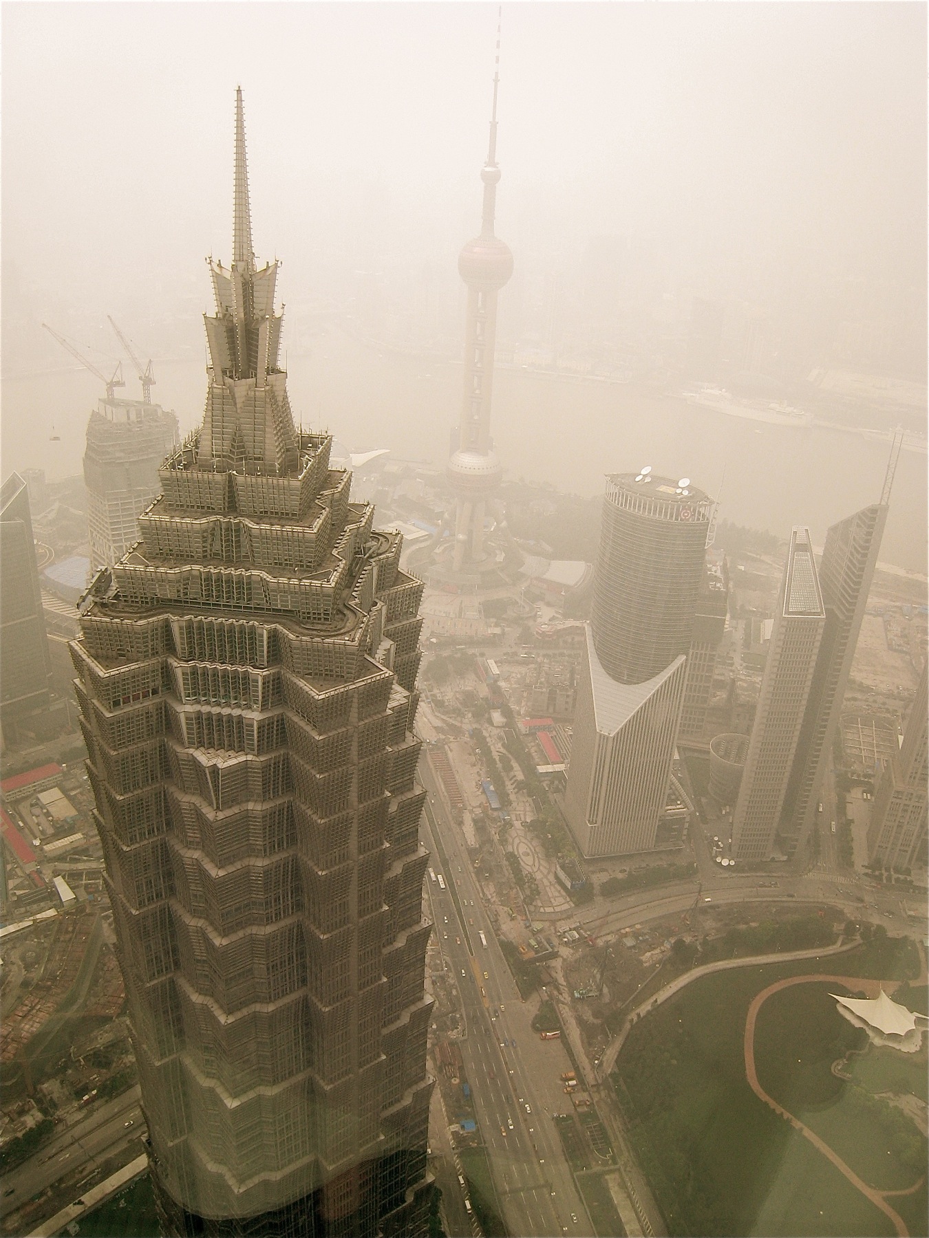 Башня мао. Цзинь Мао. Jin Mao Tower. Башня Цзинь Мао разрез. Цзинь Мао Атриум.