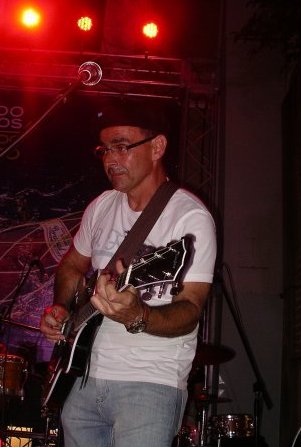 File:Juan Francisco Ordoñez live 2009.jpg