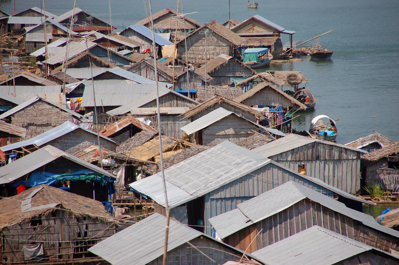 File:Kompong Cham - Floating Village.jpg