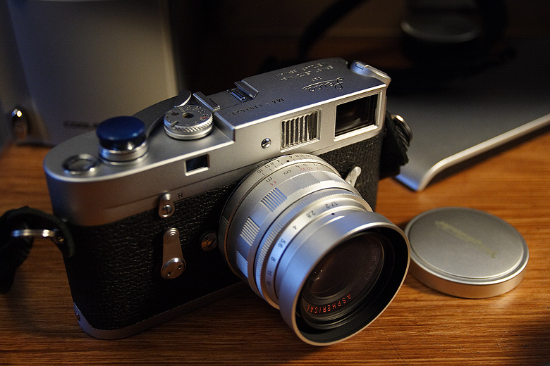 File:Leica M4 with curved lever.jpg