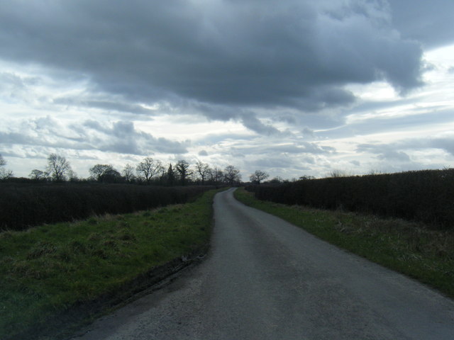 File:Lower Road looking south - geograph.org.uk - 3859599.jpg