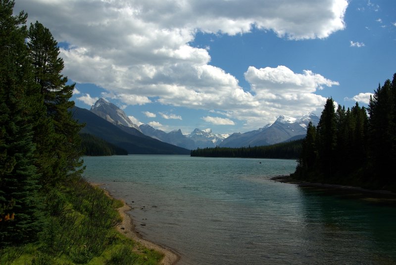 File:Maligne lake.JPG