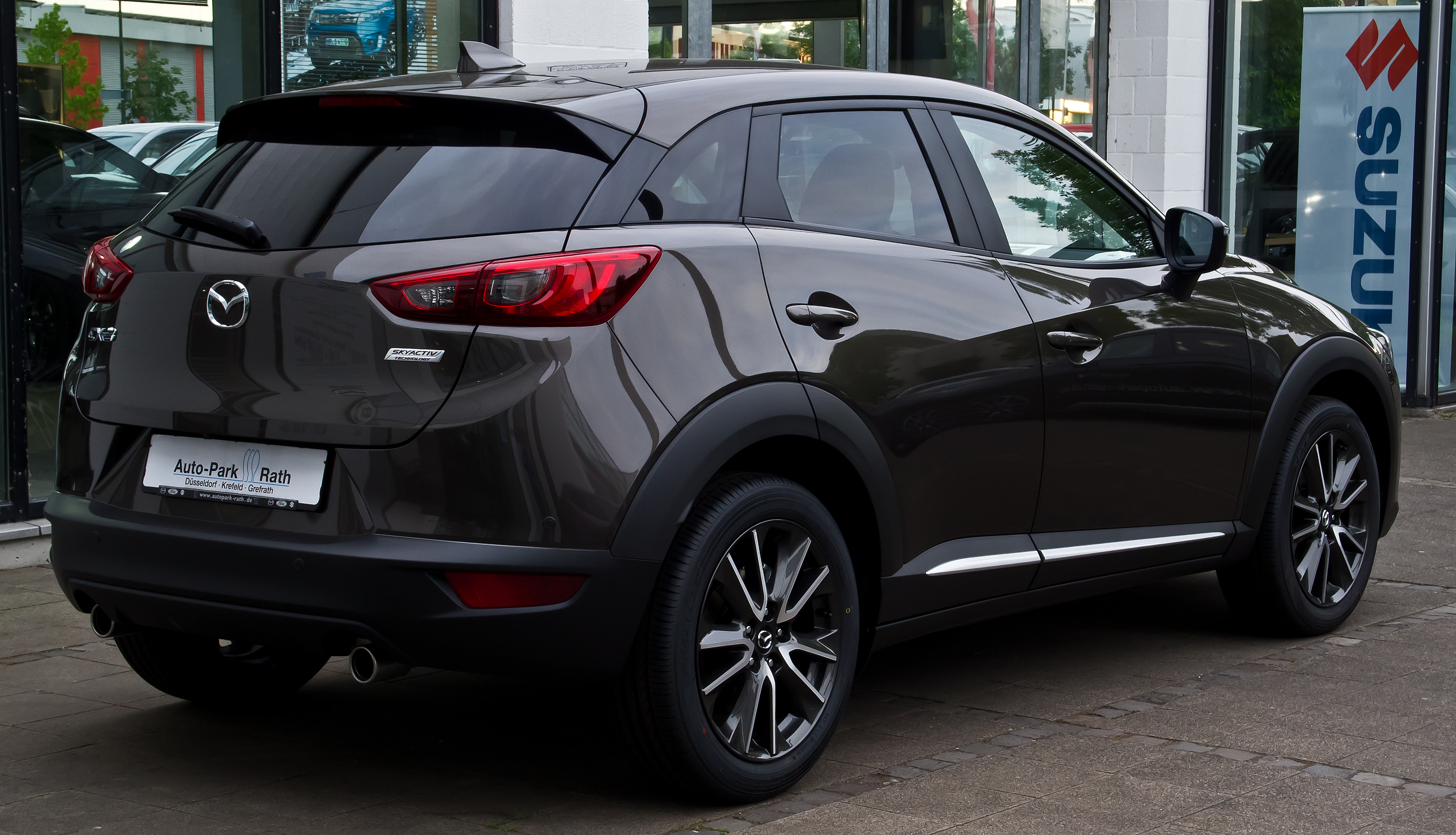 File:Mazda CX-3 SKYACTIV-G 120 FWD Sports-Line – Heckansicht, 16