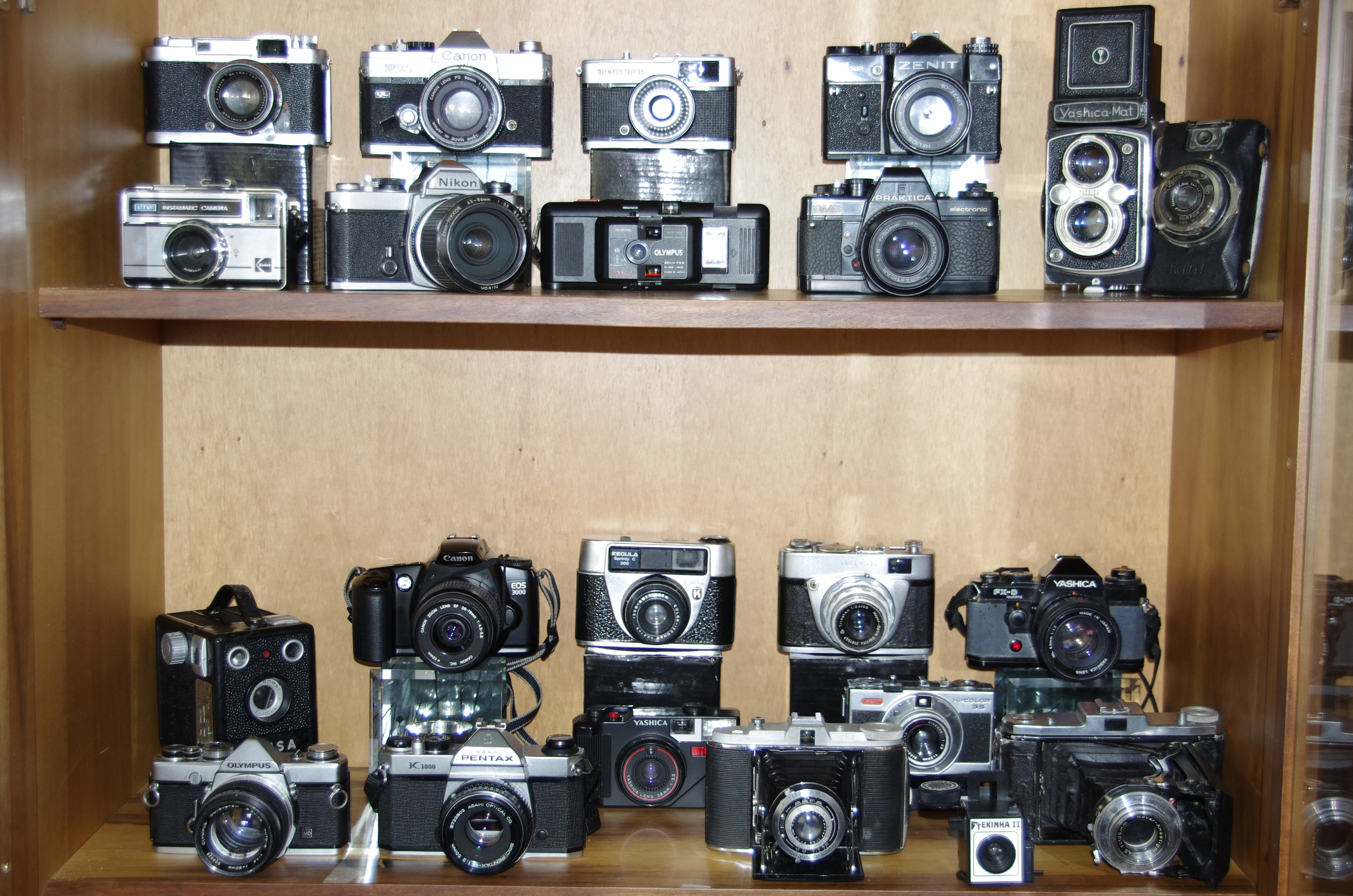 file-old-cameras-collection-22-jpg