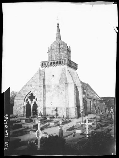 File:Perros-Guirec - Église Saint-Jacques - Lancrenon.jpg