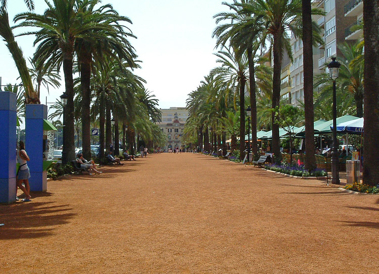 File:Promenade Lloret de Mar.jpg