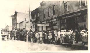 File:RPL-A-414 Canada Drug and Book on South Railway Street 1908.jpg