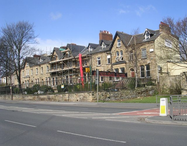 File:Stoneleigh Hotel - Doncaster Road - geograph.org.uk - 747519.jpg