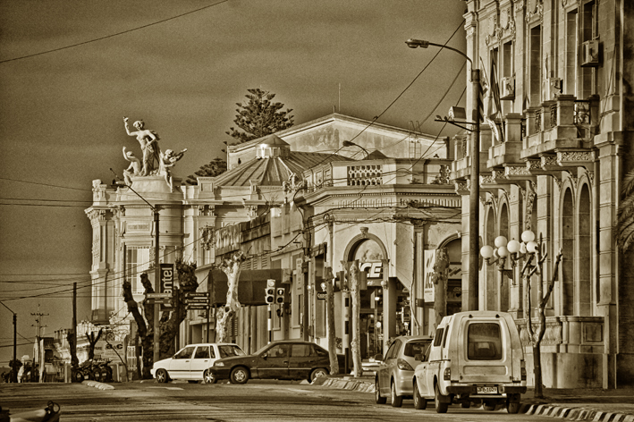 File:Teatro young.jpg