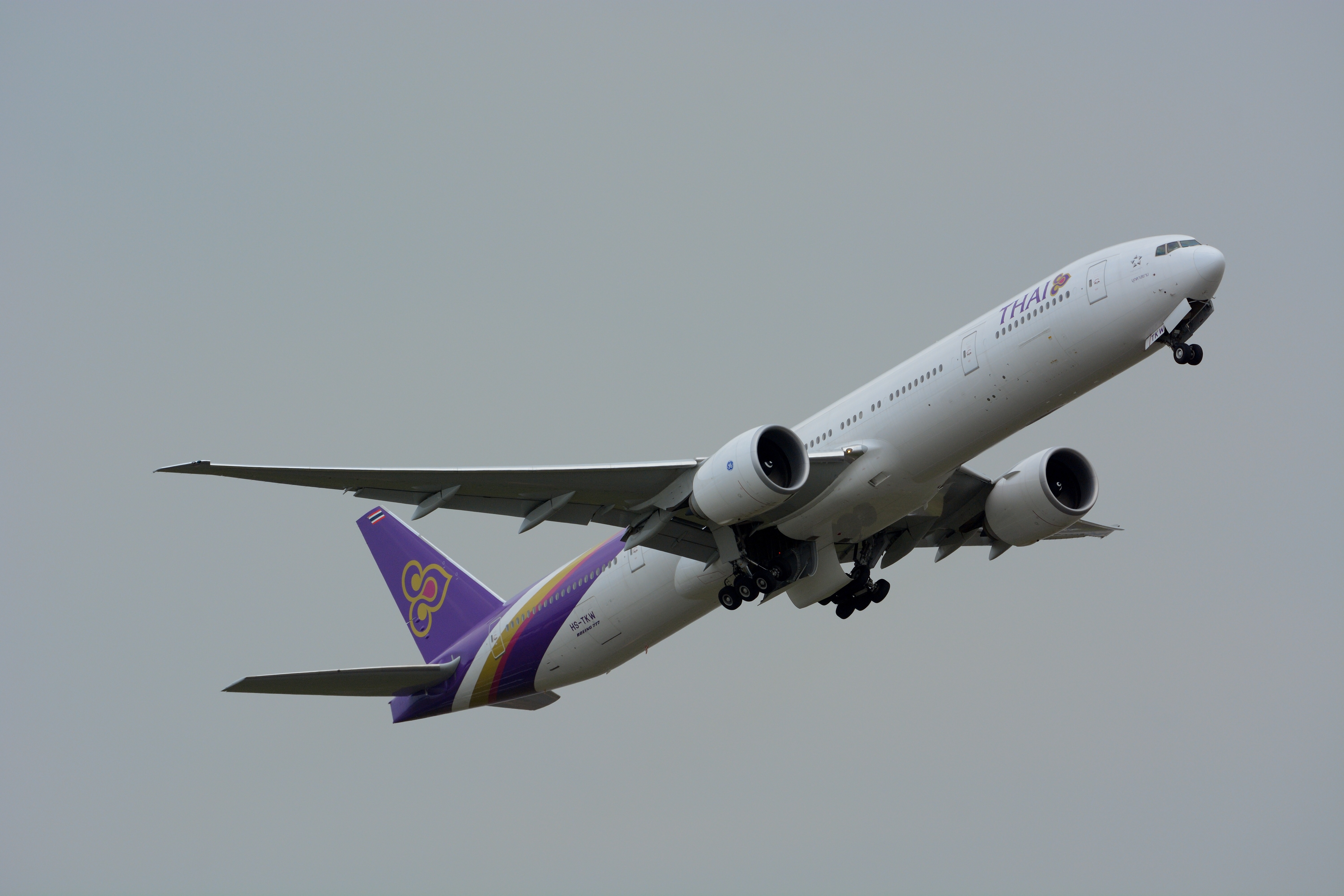 File:Thai Airways, Boeing 777-300ER HS-TKW NRT ...