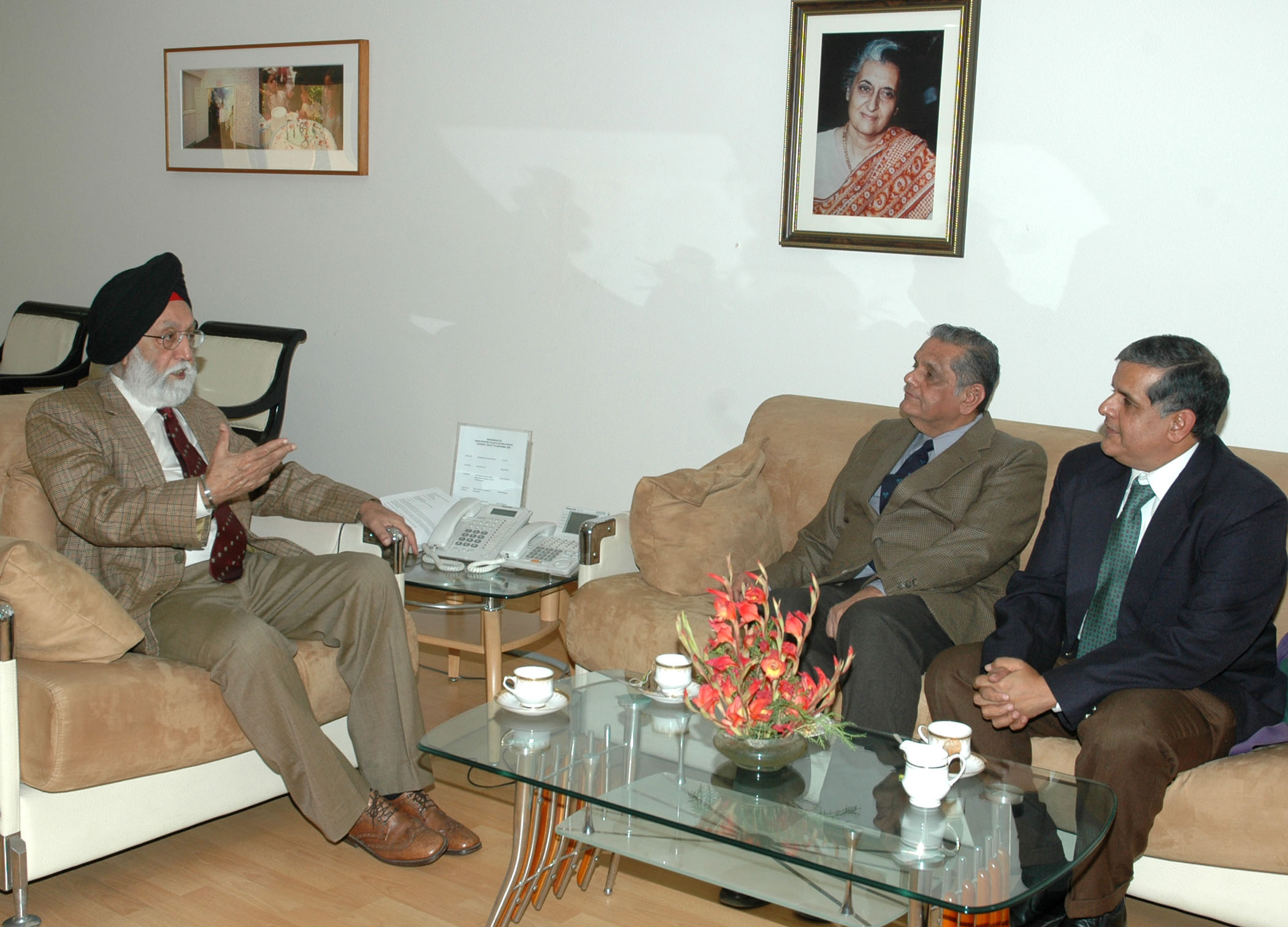 Ramanathan Krishnan and Ramesh Krishnan called on the Union Minister of Youth Affairs and Sports, Dr. M.S. Gill, in New Delhi, 26 November 2009.