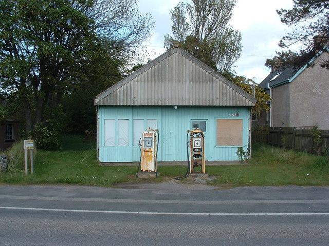 File:The old petrol station - geograph.org.uk - 1341532.jpg