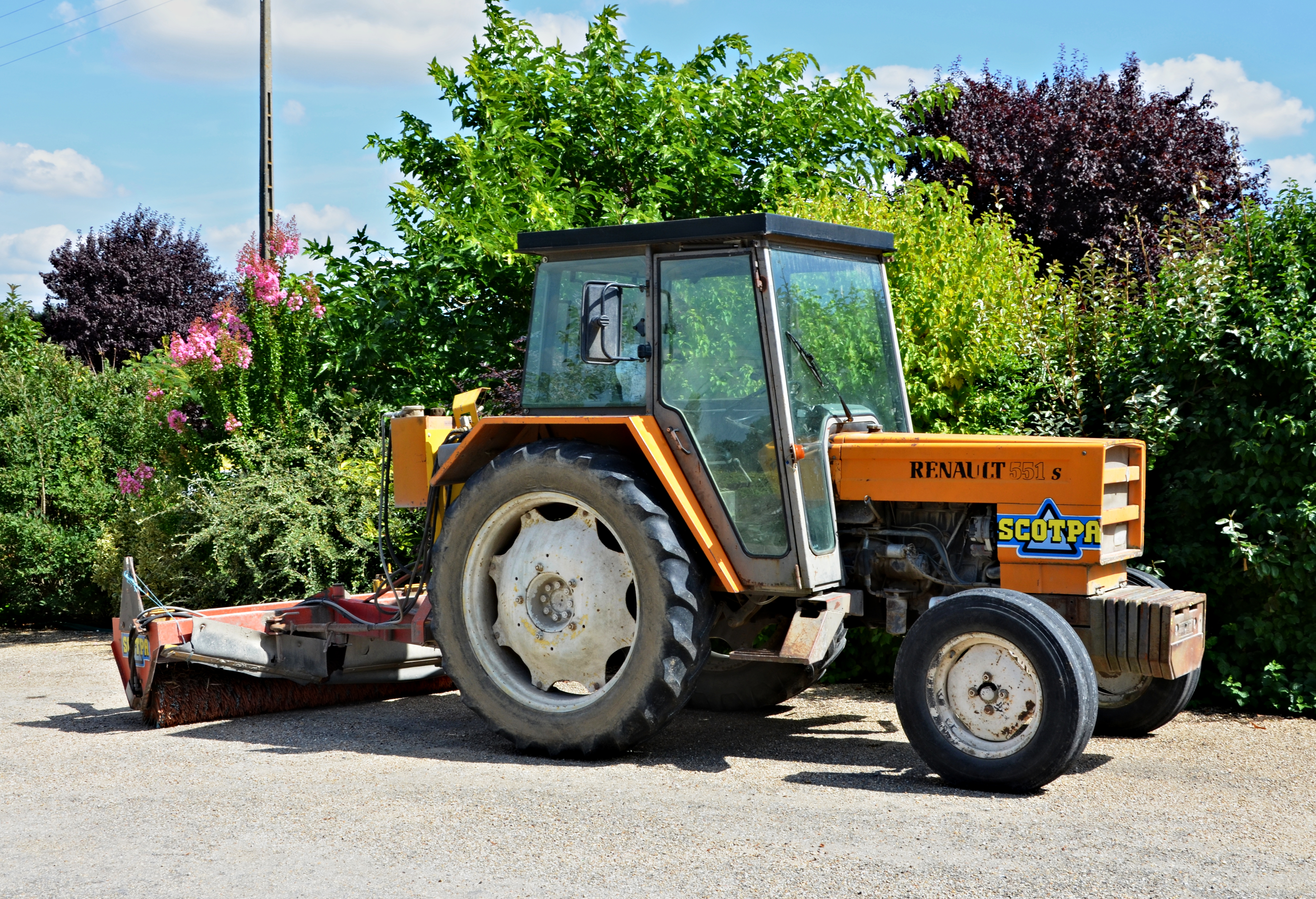 File Tracteur Renault 551s Balayeuse Lamerac 16 13 Jpg Wikimedia Commons