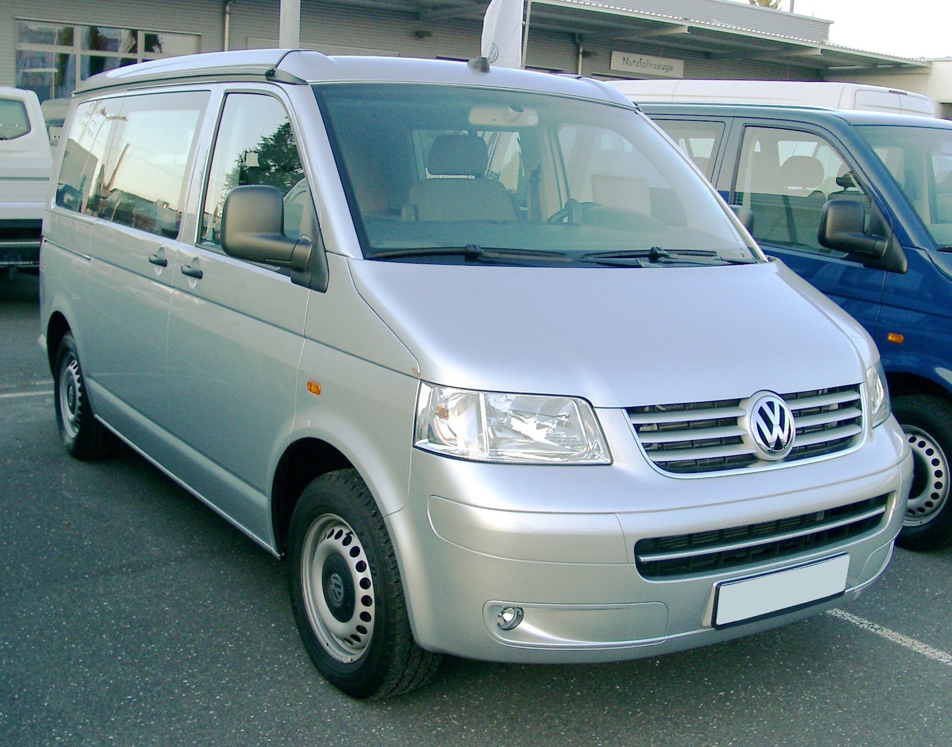 File:VW T5 California 2.5 TDI 4Motion.JPG - Wikimedia Commons