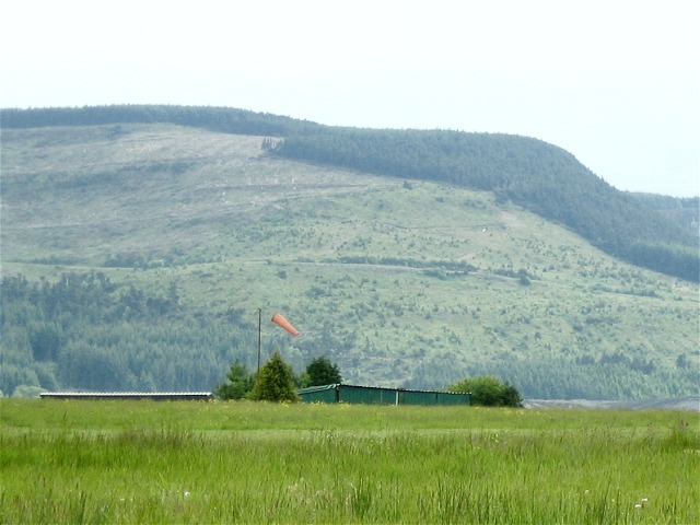 File:Vale of Neath Gliding Club - geograph.org.uk - 453535.jpg