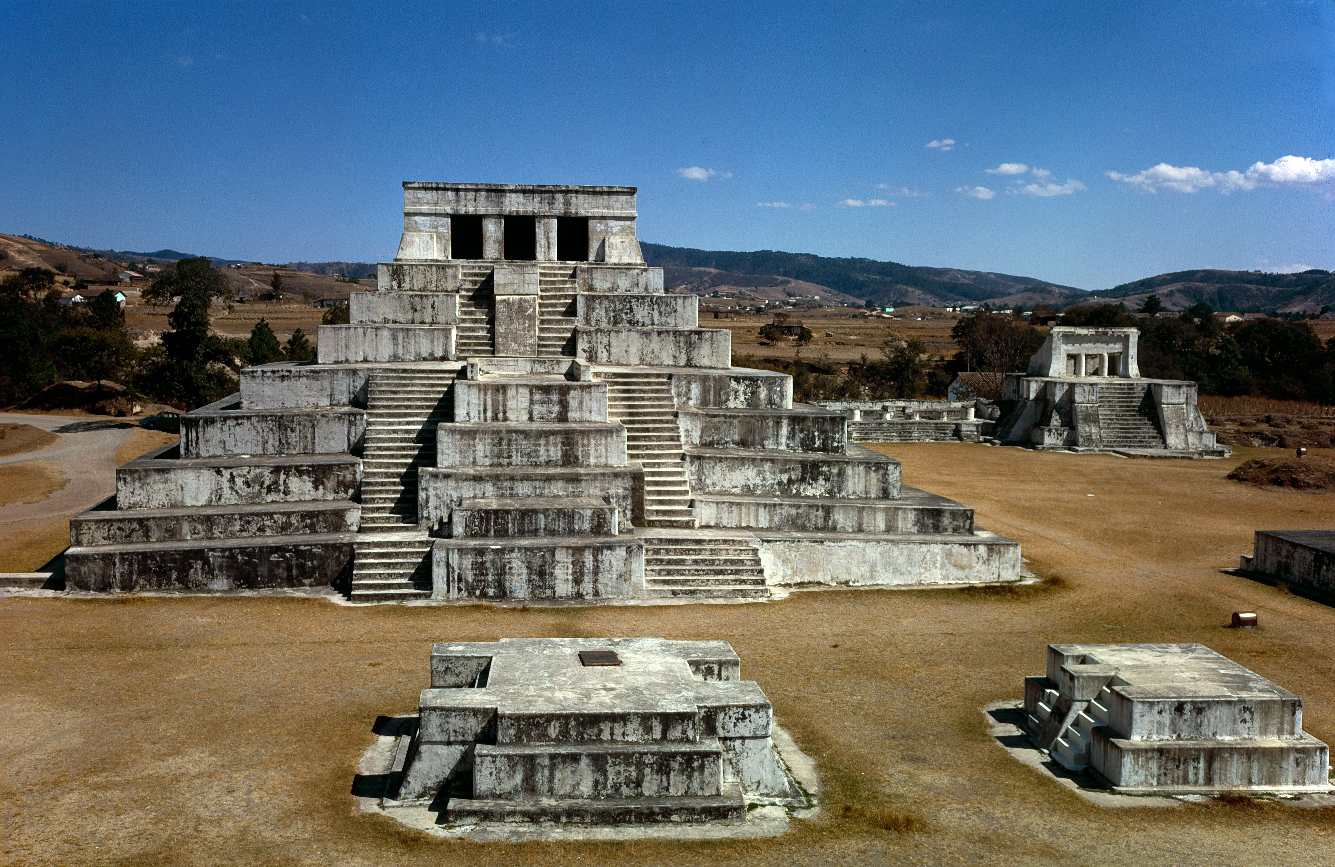 Пирамида-жертвенник индейцев Майя