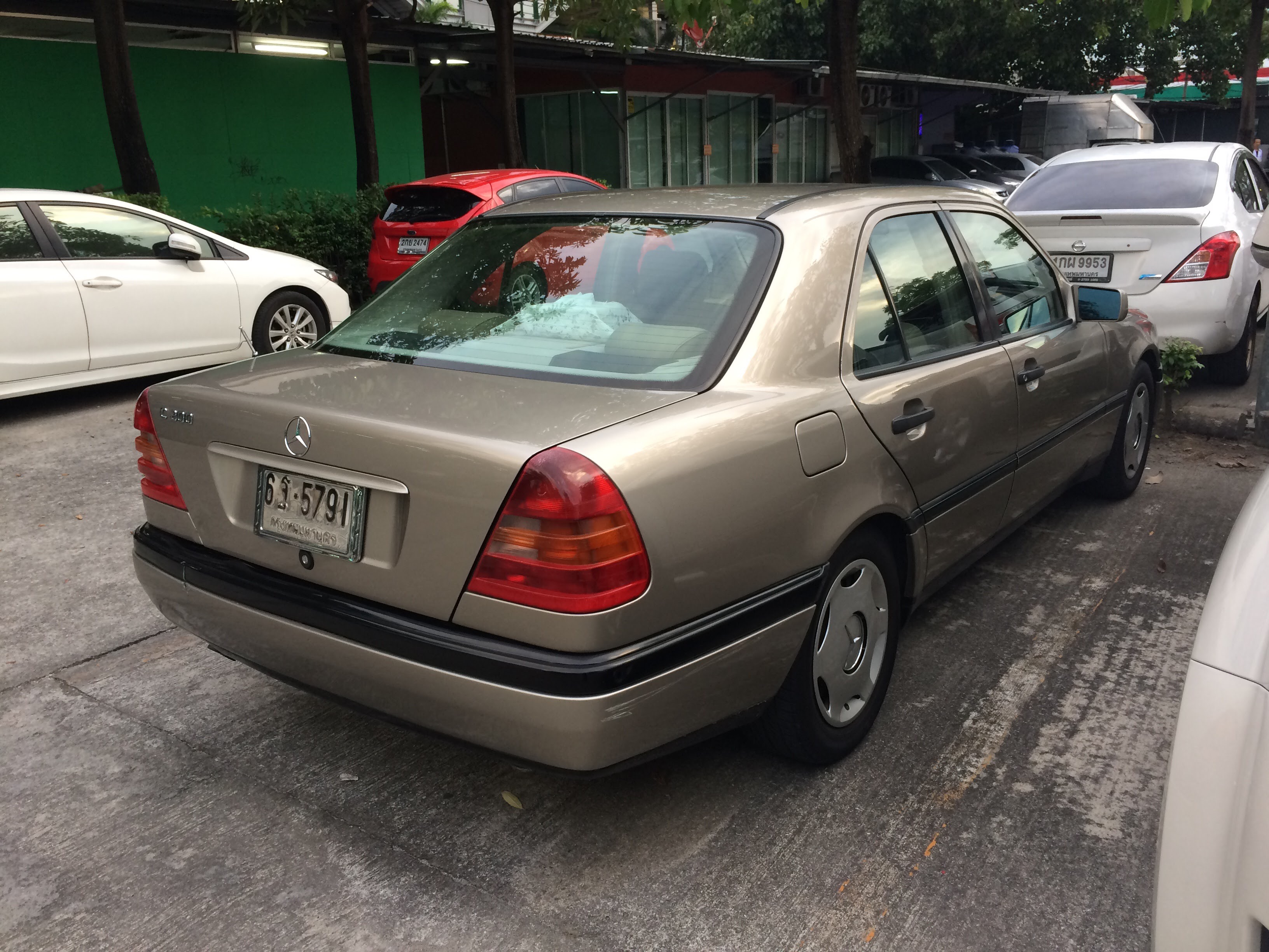 File:1994-1995 Mercedes-Benz C200 (W202) Sedan (15-11-2017) 02.jpg -  Wikimedia Commons