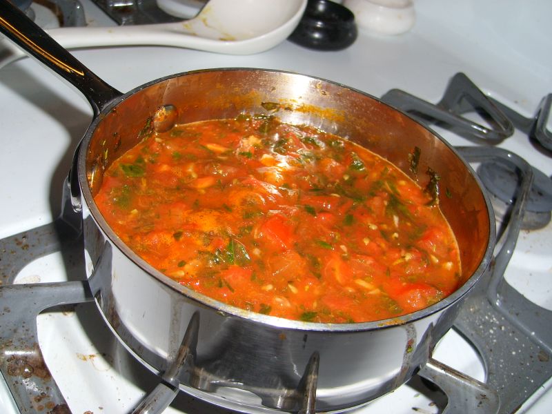 File:All-Clad pan with sauce.jpg