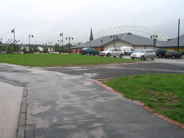 File:Area used as car park near taxi rank - geograph.org.uk - 1270221.jpg