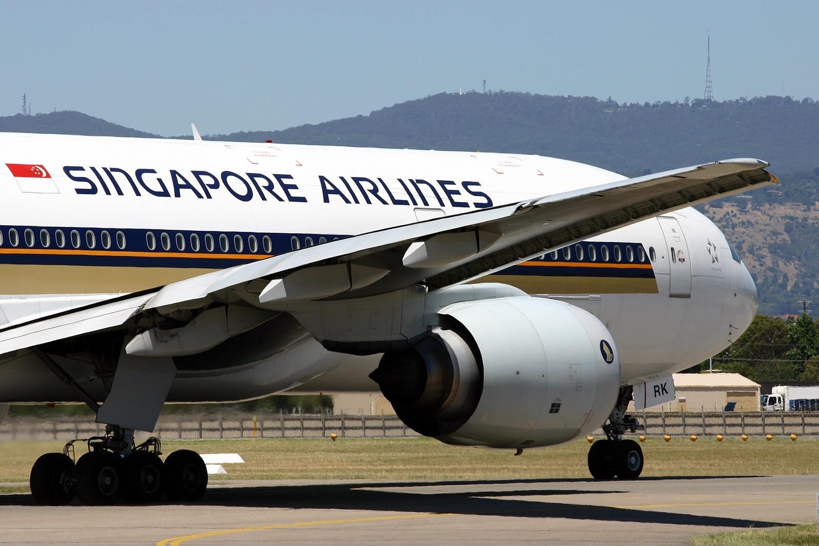 File:Boeing 777-212-ER, Singapore Airlines AN0743609.jpg 
