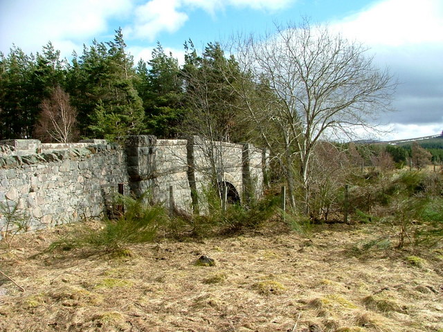 File:Bridge at Moy Moss - geograph.org.uk - 1772254.jpg