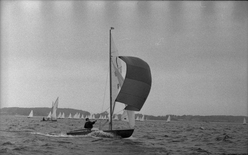 File:Bundesarchiv B 145 Bild-F013275-0033A, Kieler Woche, Segelboote.jpg