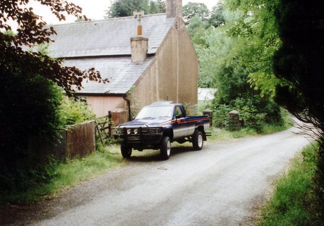 File:Dol-y-bont cottage on the road to Pont-ar-Gothi - geograph.org.uk - 872004.jpg
