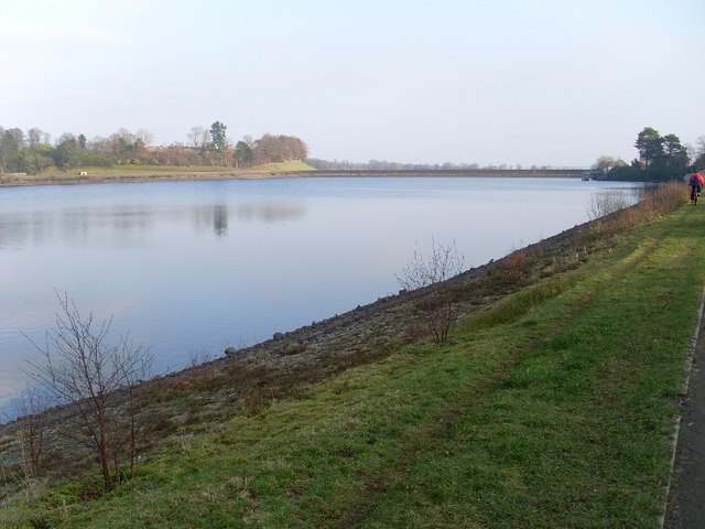 Easterly view across Mugdock Reservoir - geograph.org.uk - 694262