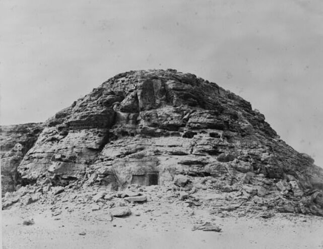 File:El-Fourdjeh - (architecture hypogéene) - vue extérieure du tombeau - Félix Teynard. LCCN2001695389 (cropped).jpg