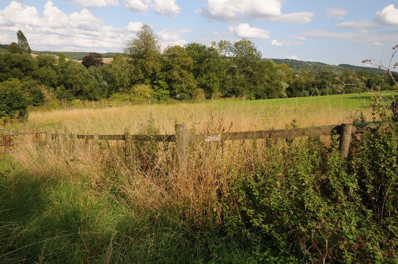 File:Farmland above the River Thames - geograph.org.uk - 4641161.jpg