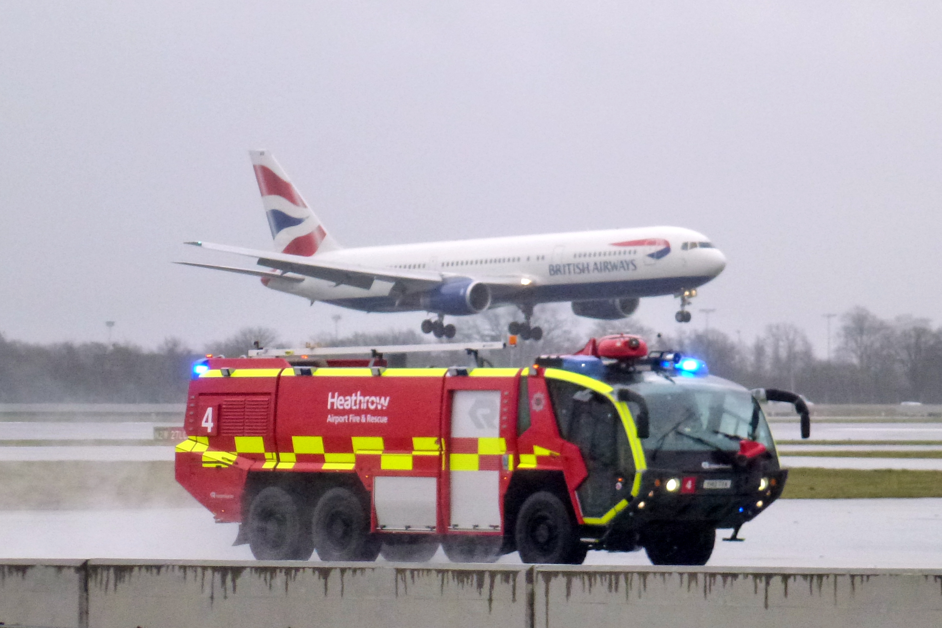 Airport crash tender - Wikipedia