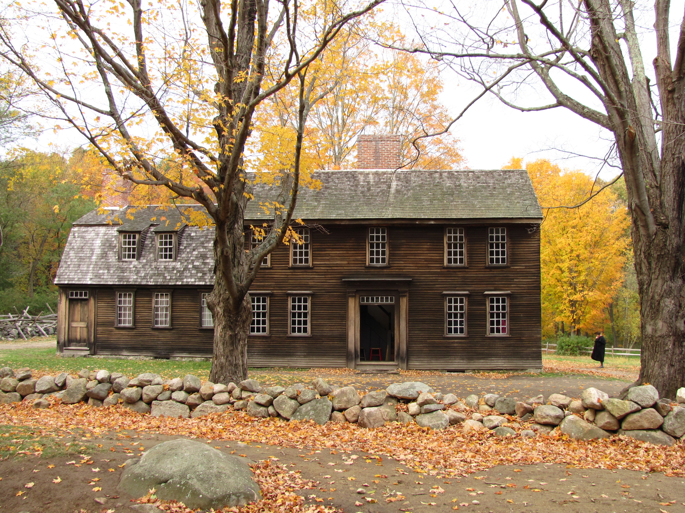 Hartwell_Tavern_in_October,_Lincoln_MA.j