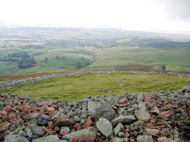 File:Humbleton Hill hill fort - geograph.org.uk - 75799.jpg