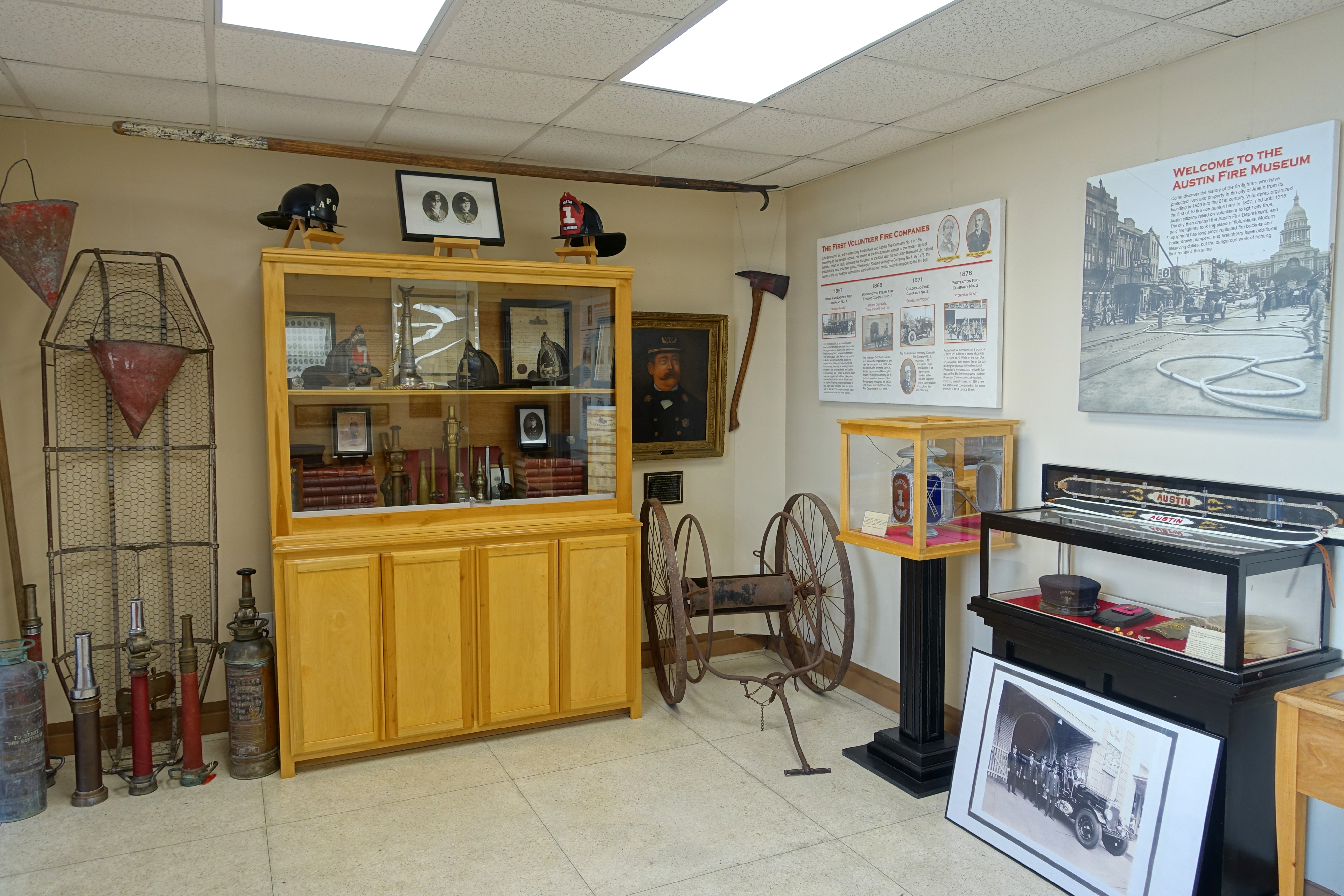 File:Interior view - Austin Fire Museum - Austin, Texas - DSC09337.jpg - Wikimedia Commons