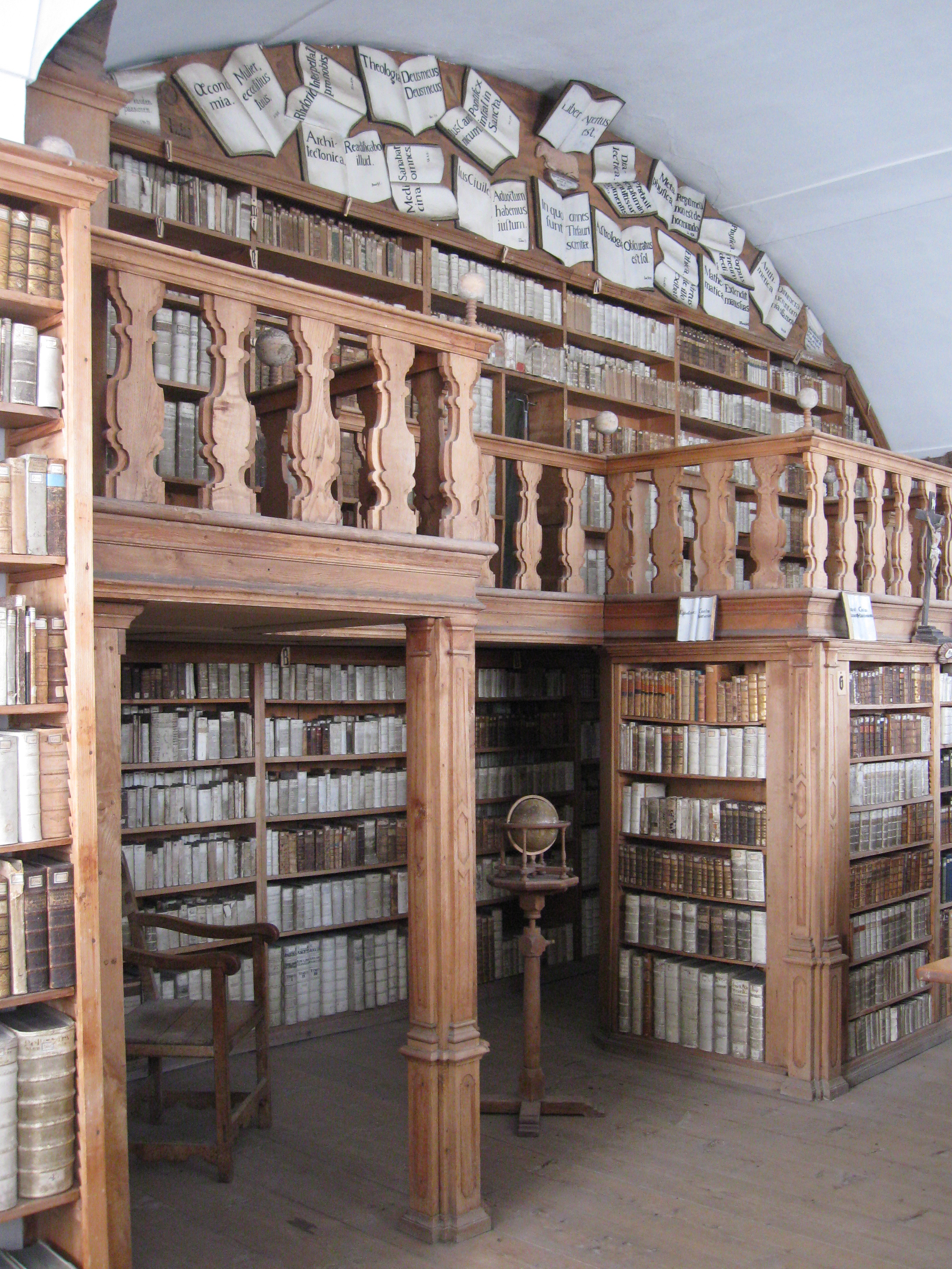 Kloster Reisach Bibliothek8.JPG