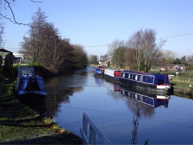 File:Narrow boats at Wheat Lane, Burscough - geograph.org.uk - 333523.jpg