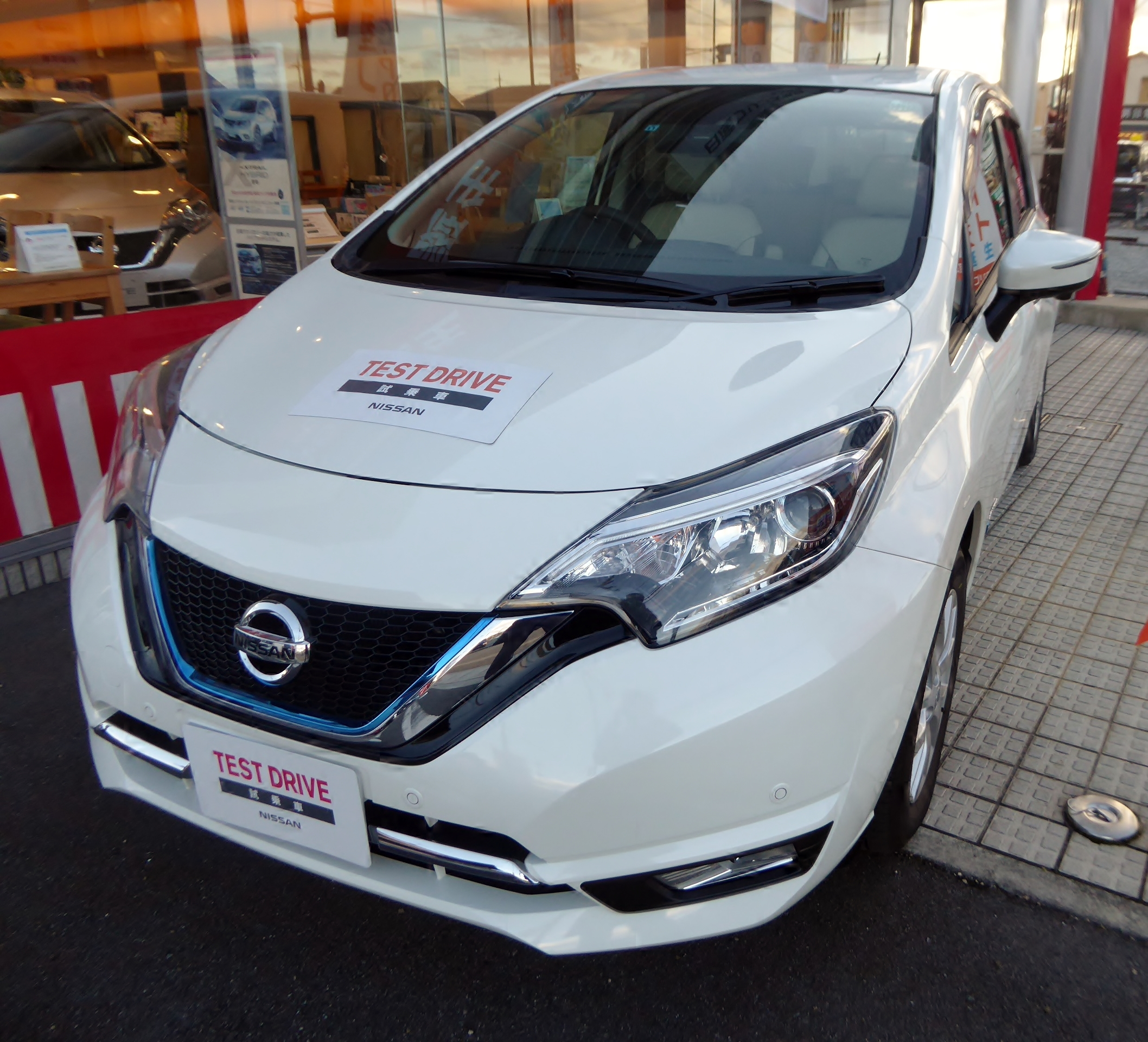 Nissan note medalist особенности