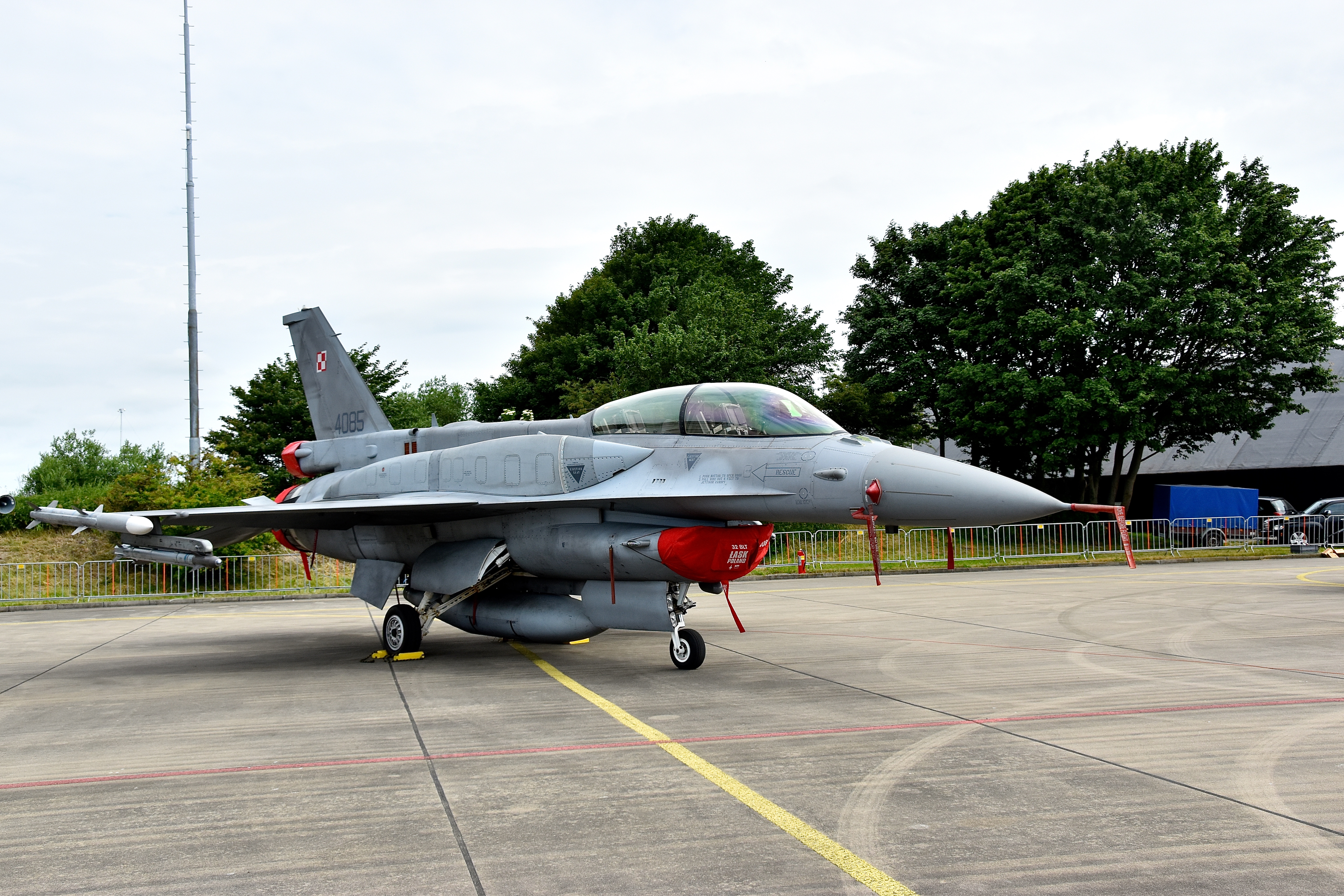 File:PAF F16 Fighting Falcon (27115482674).jpg - Wikimedia ...