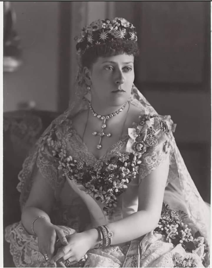 File Princess Beatrice in her wedding dress.jpg Wikimedia Commons