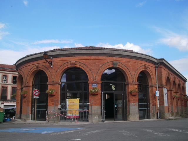 File:Rieumes Market hall.jpg