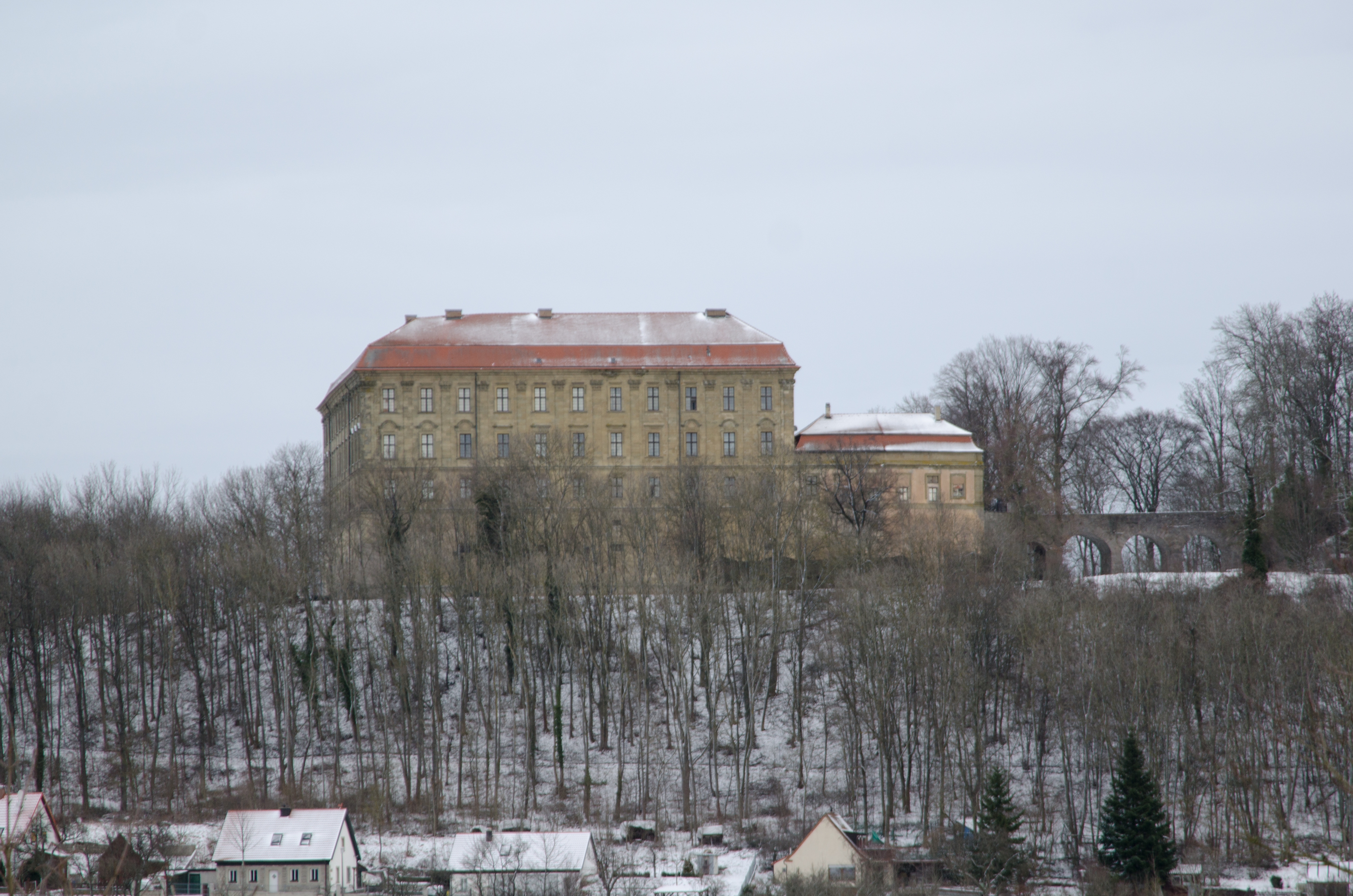 Schillingsfürst, Schloss, vom alten Friedhof gesehen