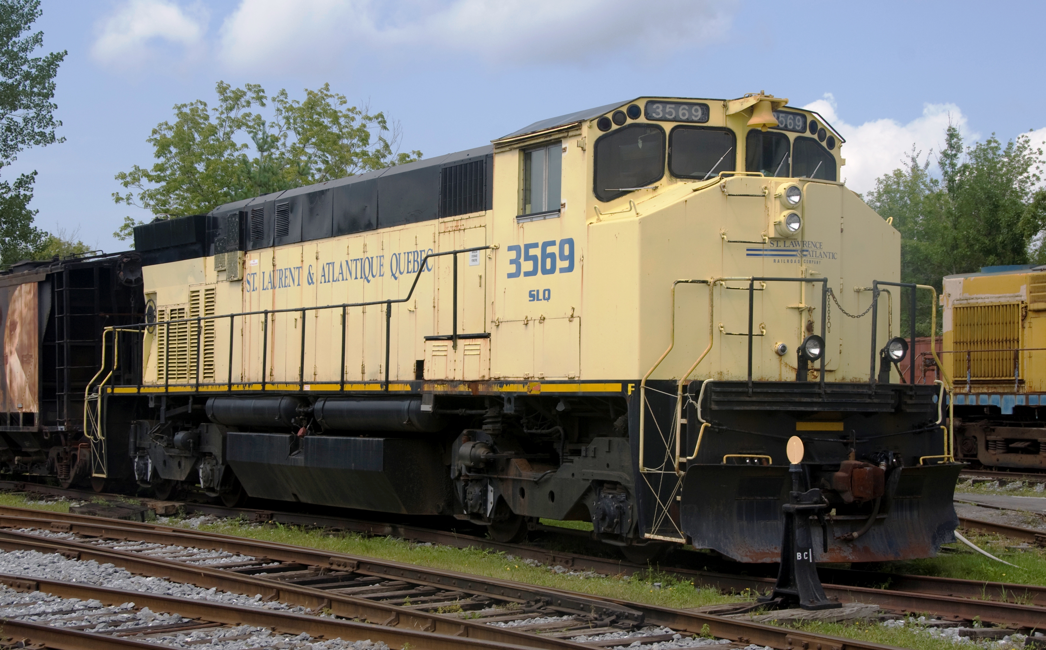 St_Laurent_and_Atlantic_Railway_M420W_no_3569_front