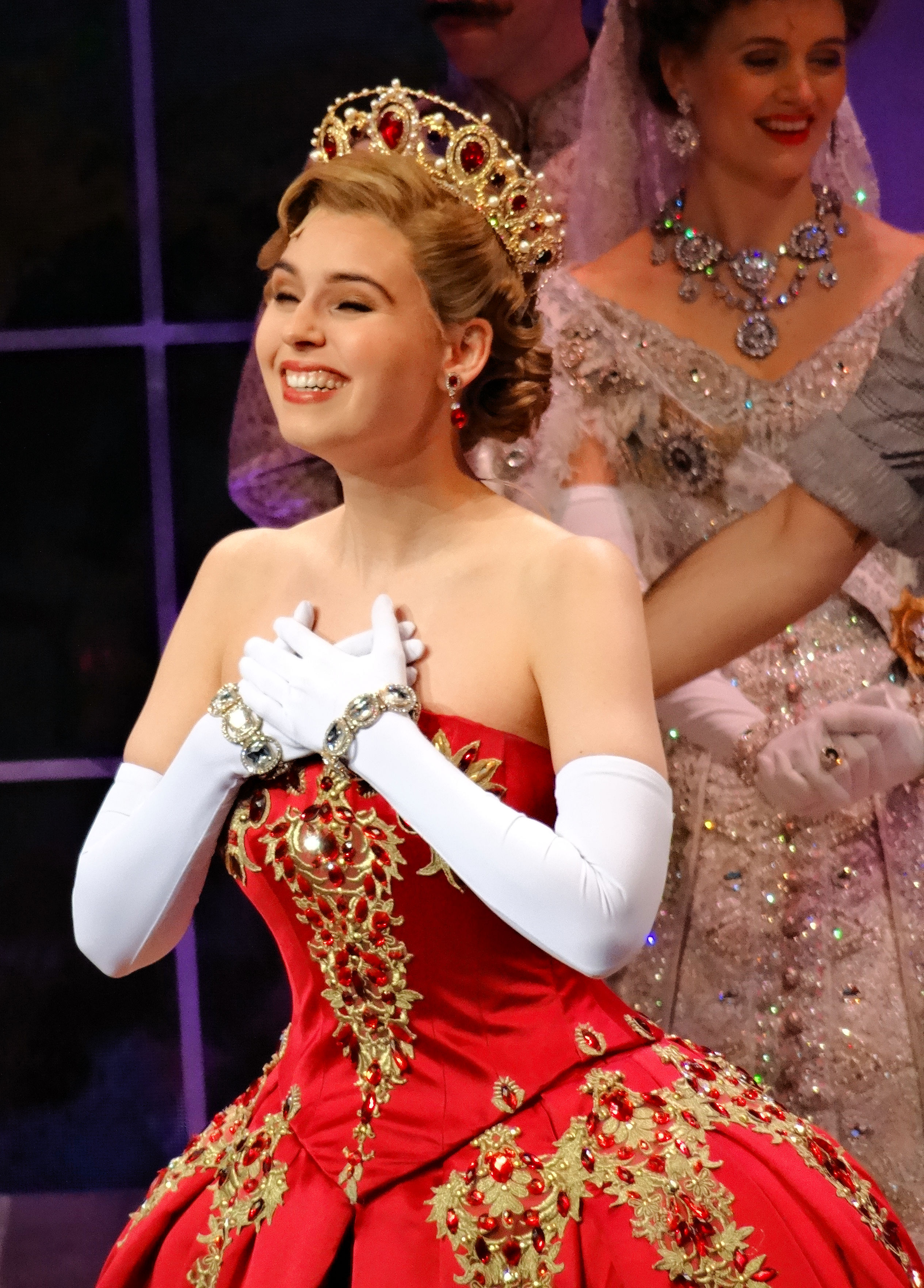 Tessa van Tol in Anastastia (Circustheater, 2020).jpg