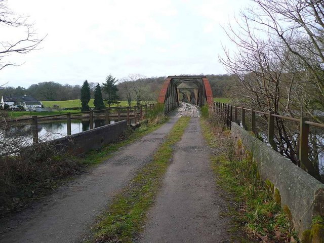 File:The Loch Ken Viaduct - geograph.org.uk - 1101957.jpg