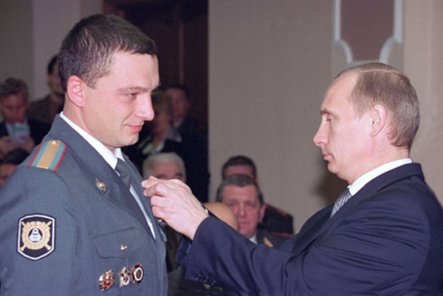 File:Vladimir Putin 11 November 2001-1.jpg