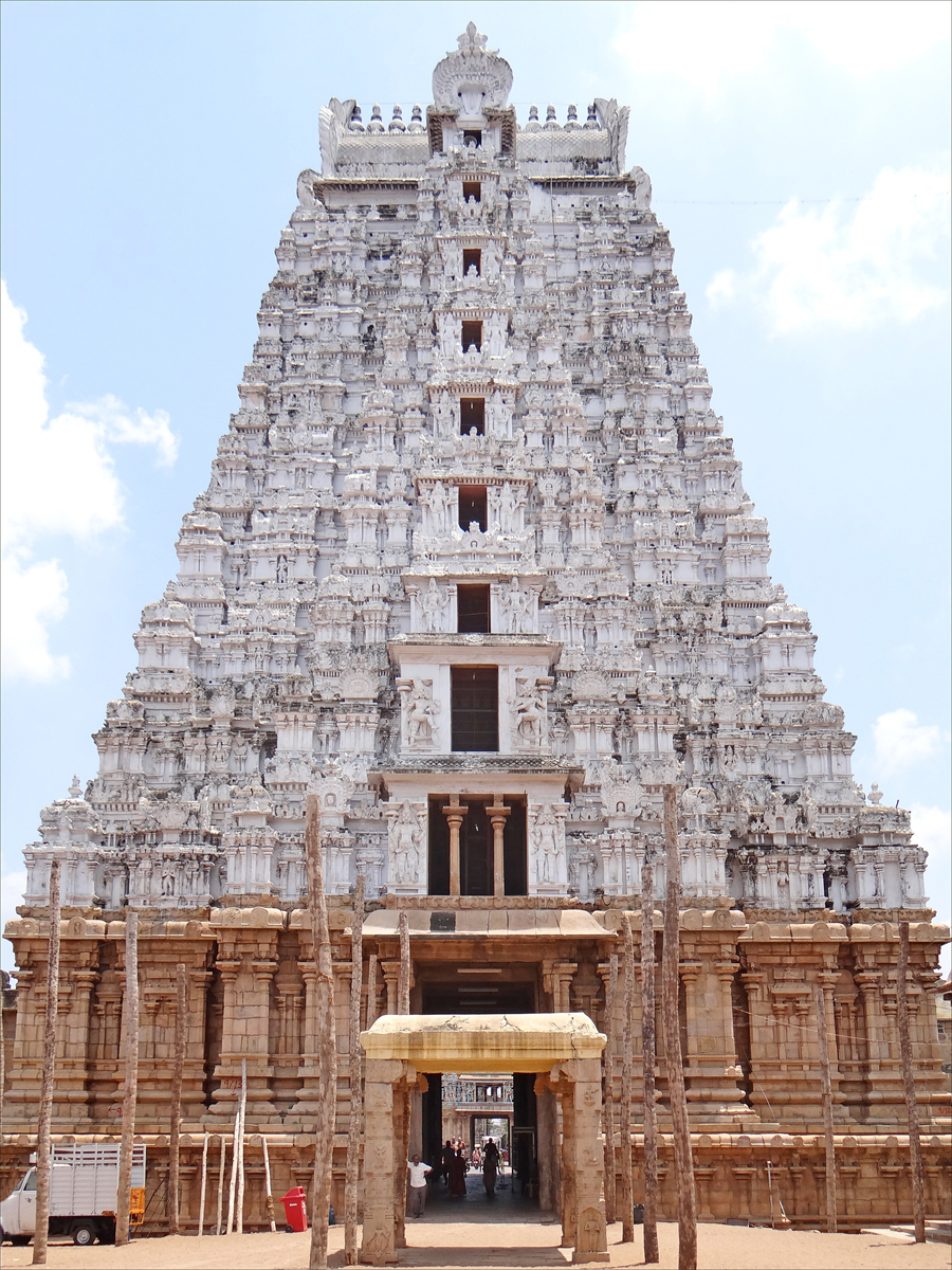 %2824%29_Vellai_Gopuram_of_Hindu_temple_Sri_Ranganathaswamy_Srirangam_Thiruvarangam_Tiruchirapalli_India_2014.jpg