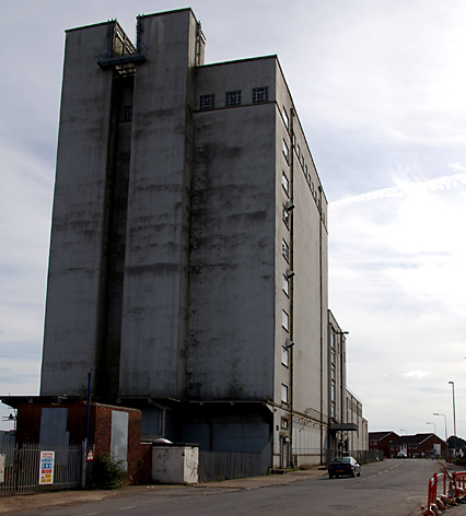 File:ABM Pauls Malt Kiln - geograph.org.uk - 597153 (cropped).jpg