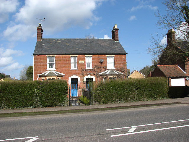 File:A fine house on Norwich Road - geograph.org.uk - 742770.jpg