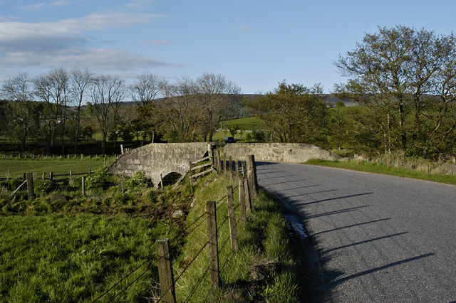 File:Bridge near Mid Beltie - geograph.org.uk - 12450.jpg